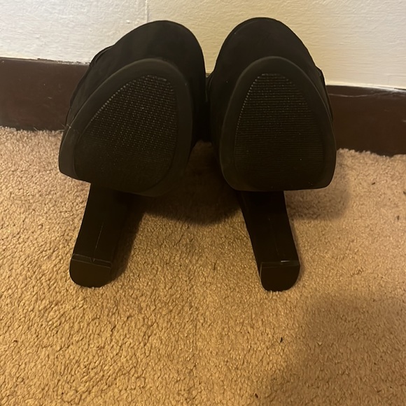 Heels - Picture 4 of 4